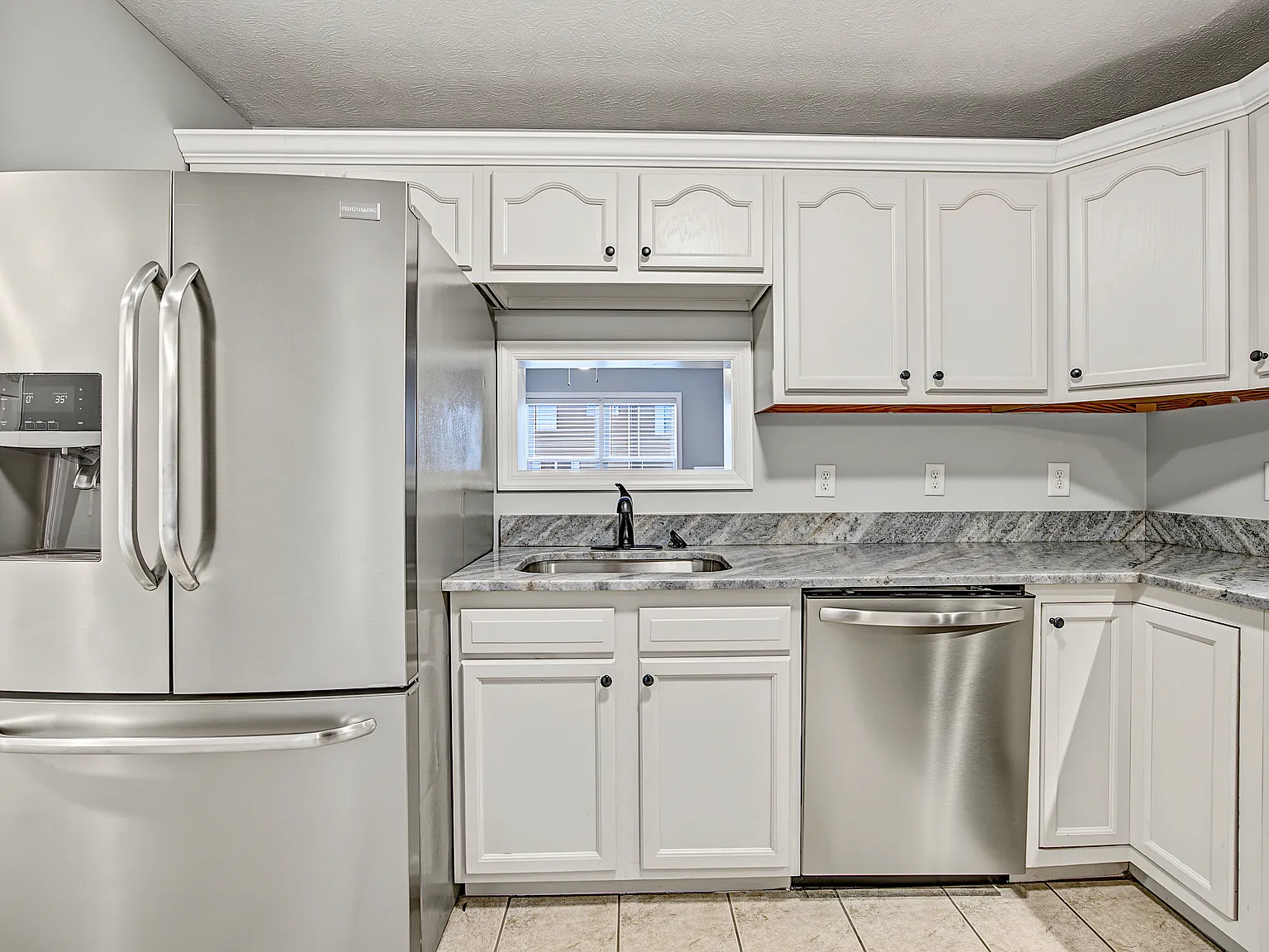 3 bed, 2000 sqft, $2,000 — Photo 2