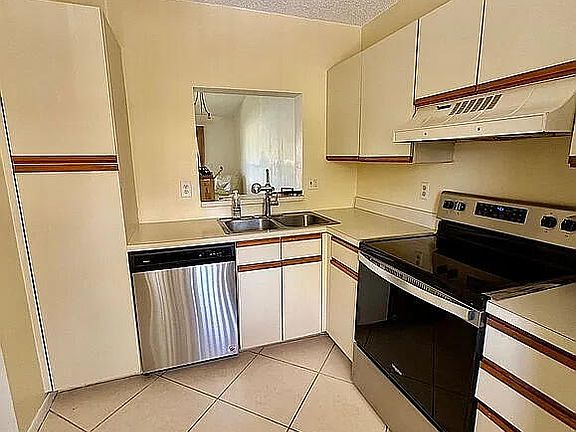 5th image of 21938 Remsen Terrace #202