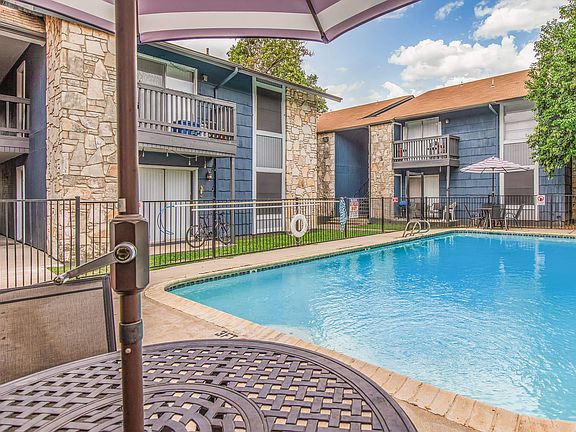 4th image of 2803 Woodbury Dr #1737720