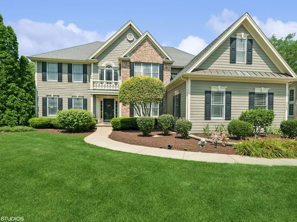 9560 Nicklaus Ln, Crystal Lake, IL 60014