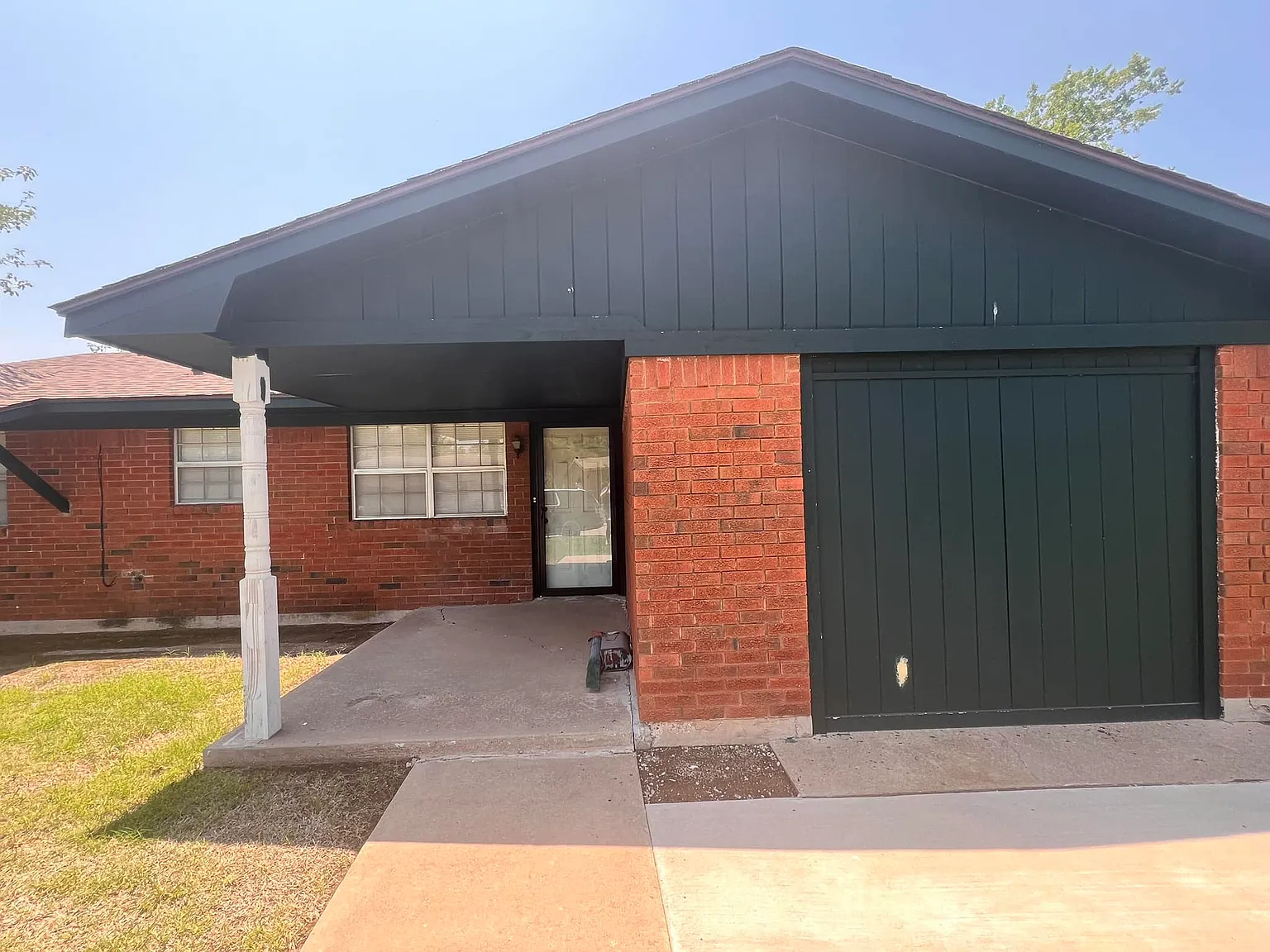 3 bed, 1400 sqft, $1,200 — Photo 2
