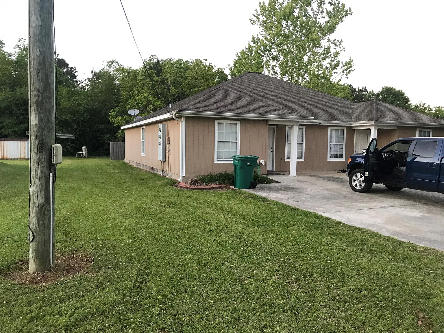 3 bed, 1200 sqft, $1,200 — Photo 1