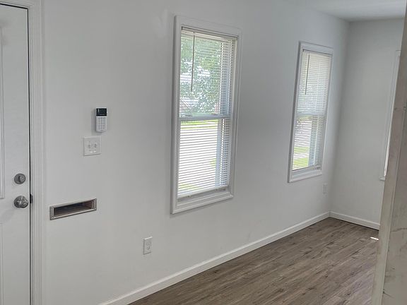 4th image of 51 Lawson Ave