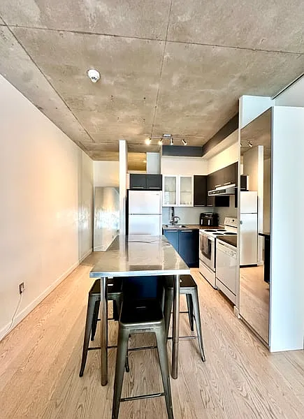 Building Photo - 179 George St #204