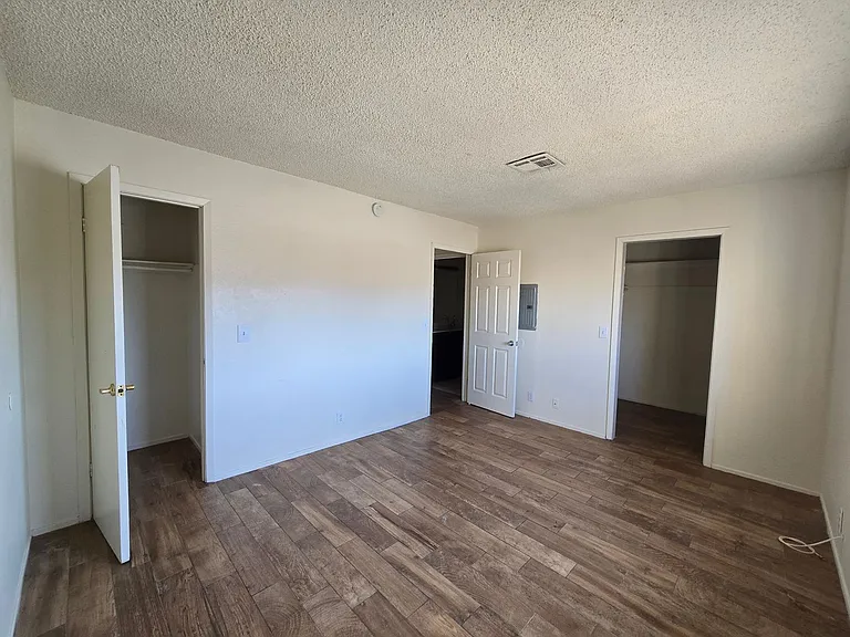 4300 N Lamont St #201 — Photo 15