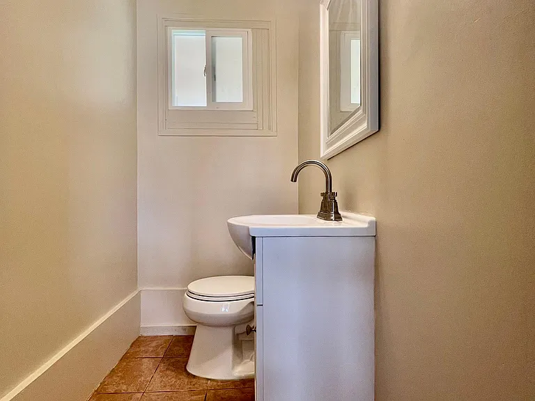 641 Hausten St #E — Photo 7