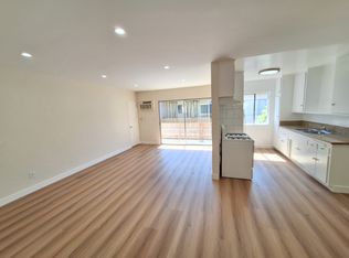 Oxnard Gardens, Van Nuys, CA 91401