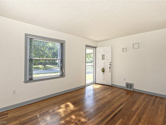 5th image of 1682 Longwood Dr