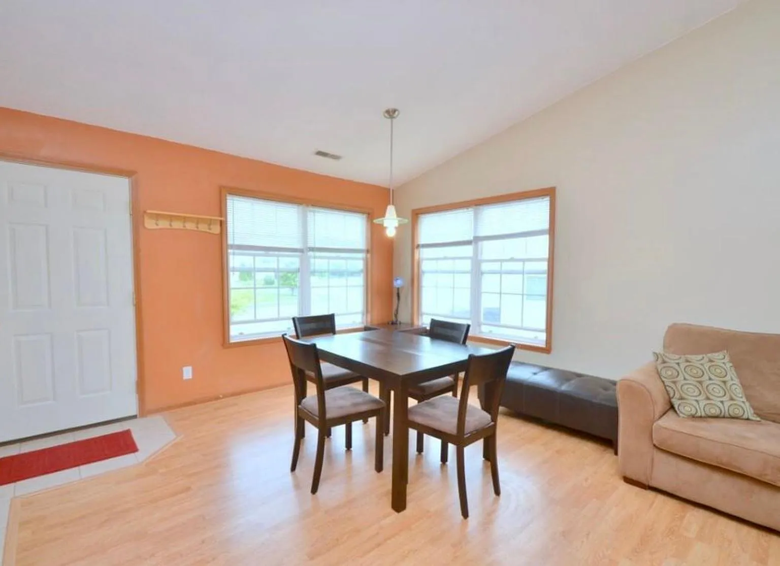 2 bed, 1380 sqft, $1,700 — Photo 2