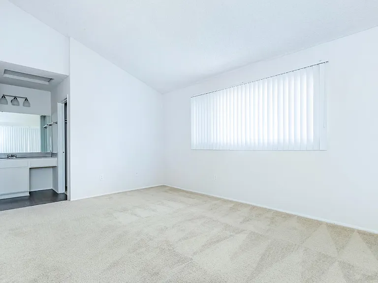 3 Bed 2 Bath Upstairs Master