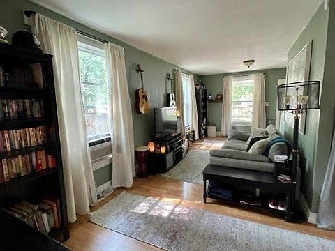 Big tall windows letting alllll the light in!