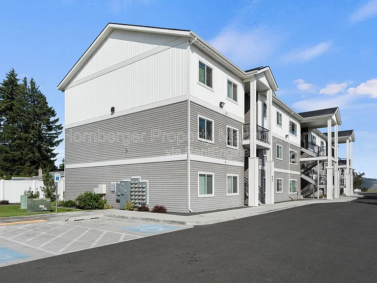 4th Ave Apartments — Photo 28