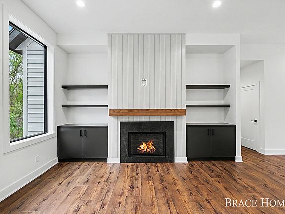 4th image of 8761 Bailey Dr NE