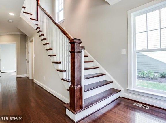 2nd image of 8009 Yorktown Dr