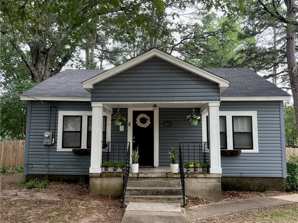 2913 Honeysuckle Ln, Russellville, AR 72801