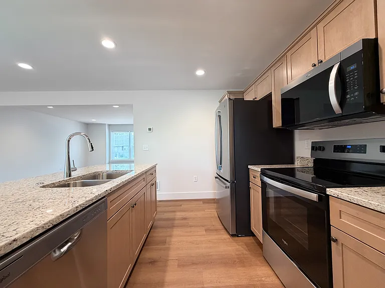 271 Locust St — Photo 13