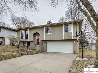 7830 Leafplum Dr, La Vista, NE 68128