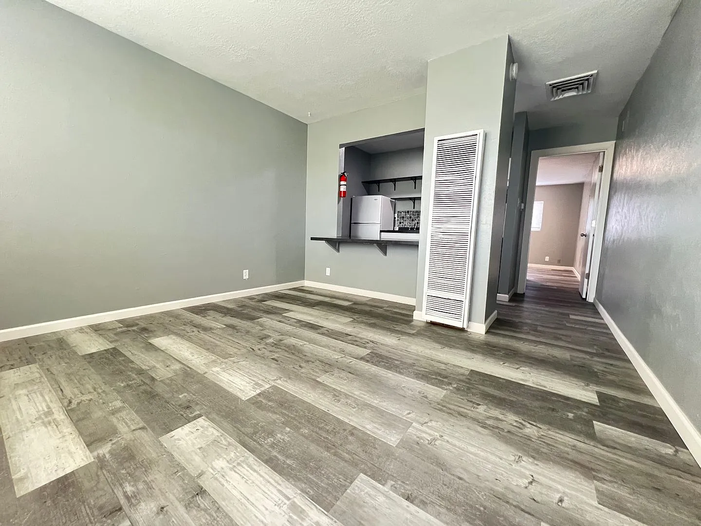 Oakley Apartments — Photo 3