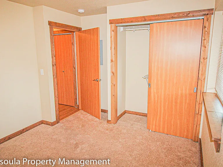 Midtown Apartments — Photo 27
