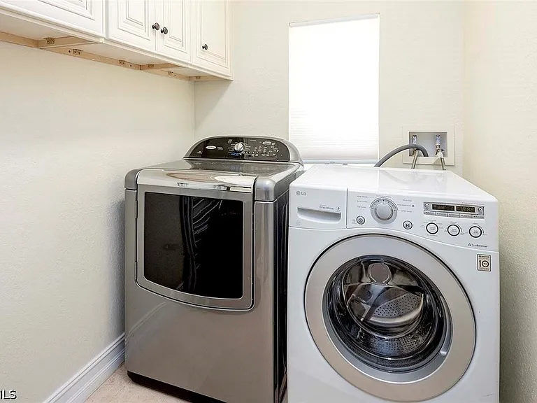 5208 SW 8th Ct — Photo 40
