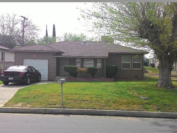 Front 1 car garage 2nd Driveway on Right into gated yard
