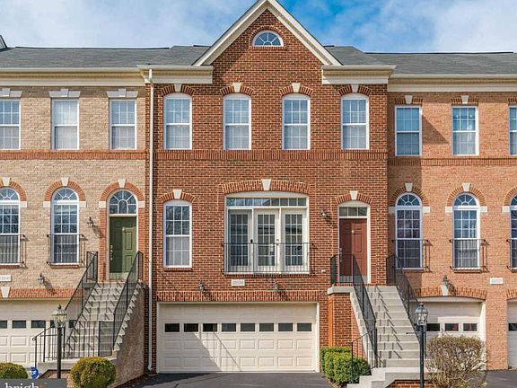 3rd image of 22039 Avonworth Sq