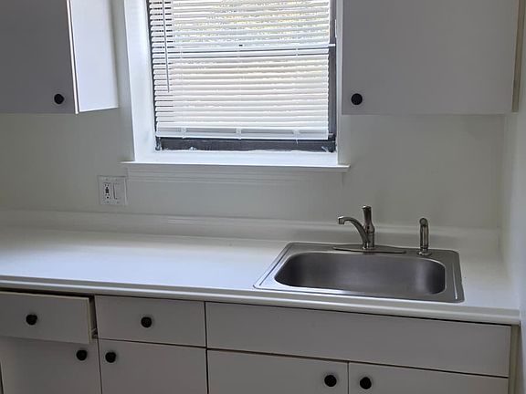 4th image of 832 Atlantic St APT 3A