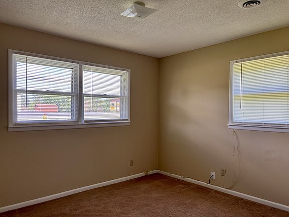 4th image of 102 Clark St #B