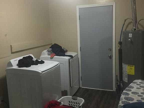 5th image of 927 Carrington St