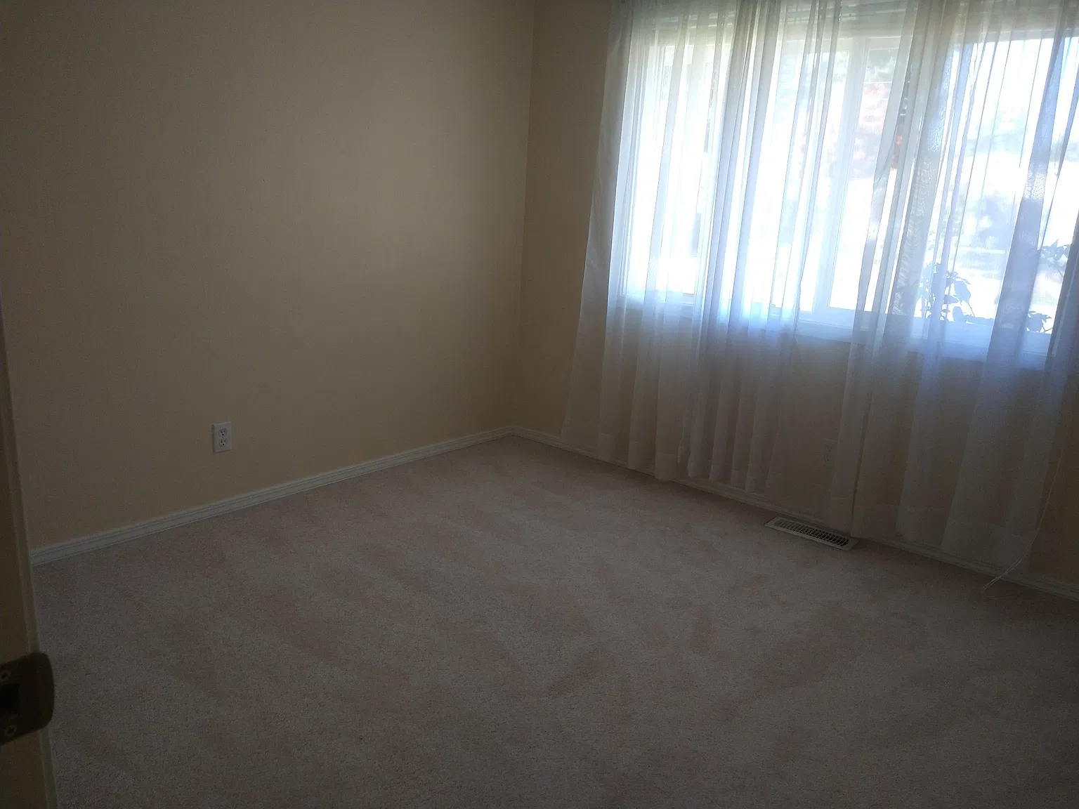 3 bed, 1050 sqft, $2,250 — Photo 4