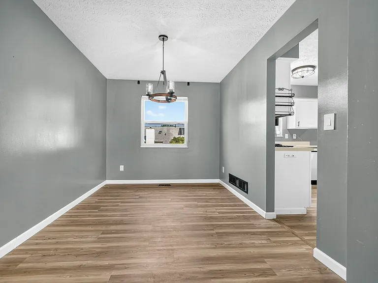 8472 Kingsley Dr — Photo 10