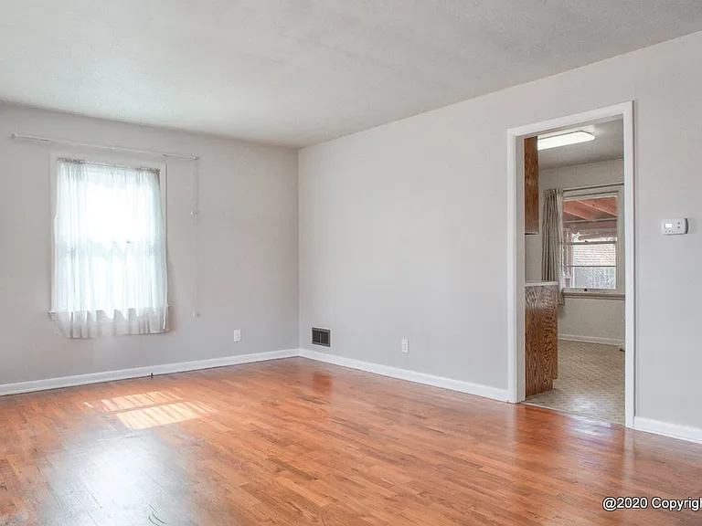 2622 Tremont St — Photo 13