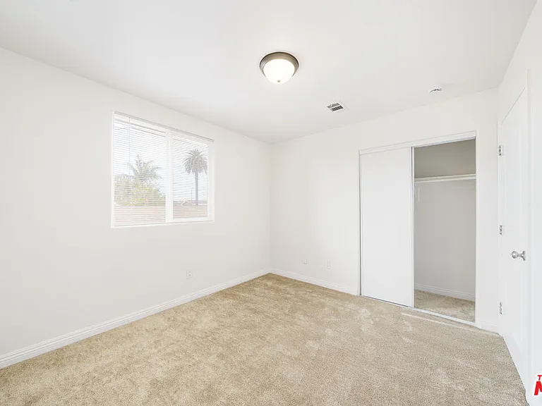 838 E 80th St #838 — Photo 7