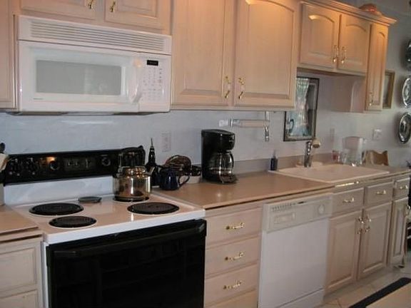 3rd image of 21 Abbey Villa Cir #C