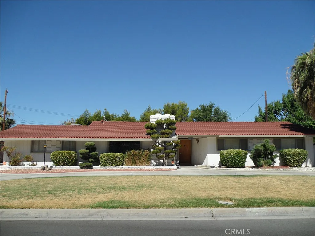 44753 Lowtree Ave photo 1