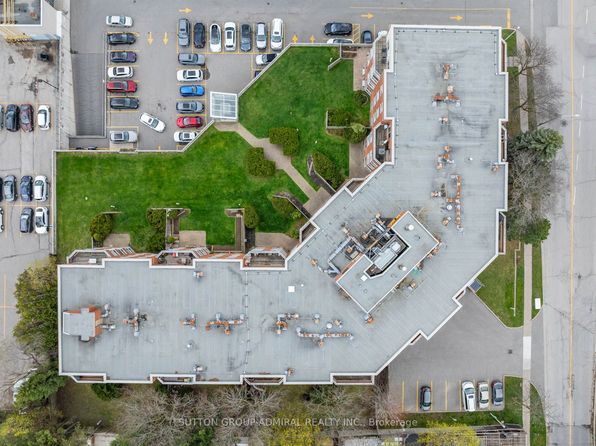 9 Chalmers Rd #107, Richmond Hill, ON L4B 3N3
