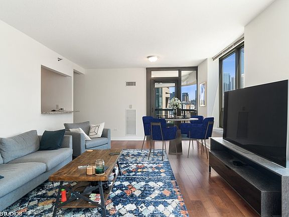 5th image of 400 N La Salle Dr APT 1204
