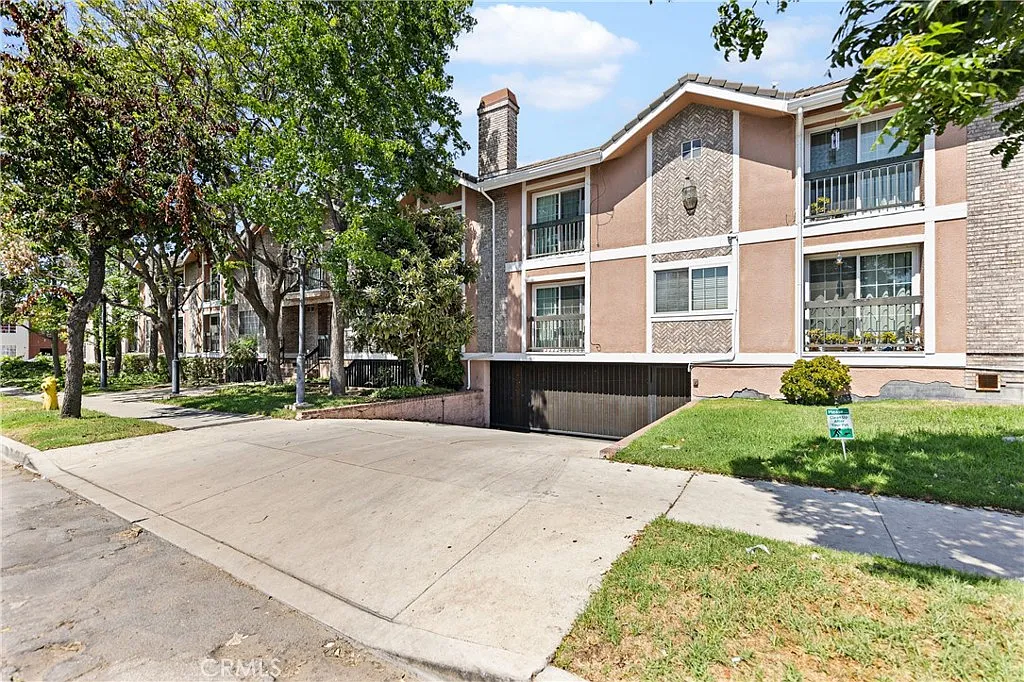 2 bed, 1337 sqft, $3,500 — Photo 2