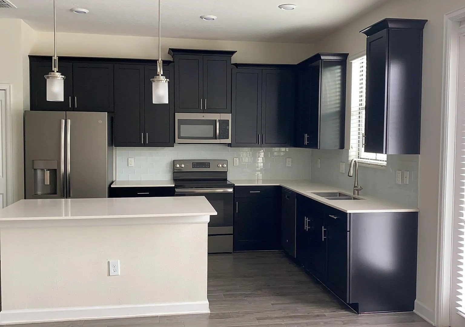 4 bed, 3.5 bath, 1945 sqft, $2,695 — Photo 3