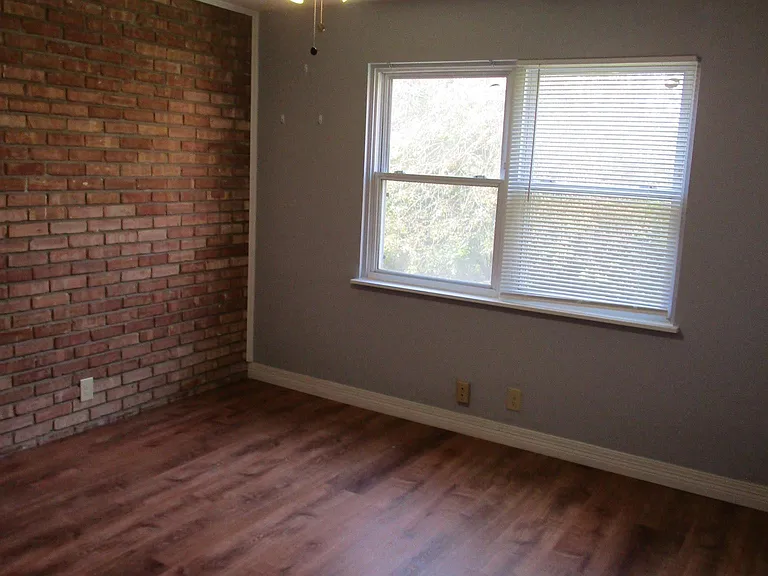 804 S Elm St #4 — Photo 4