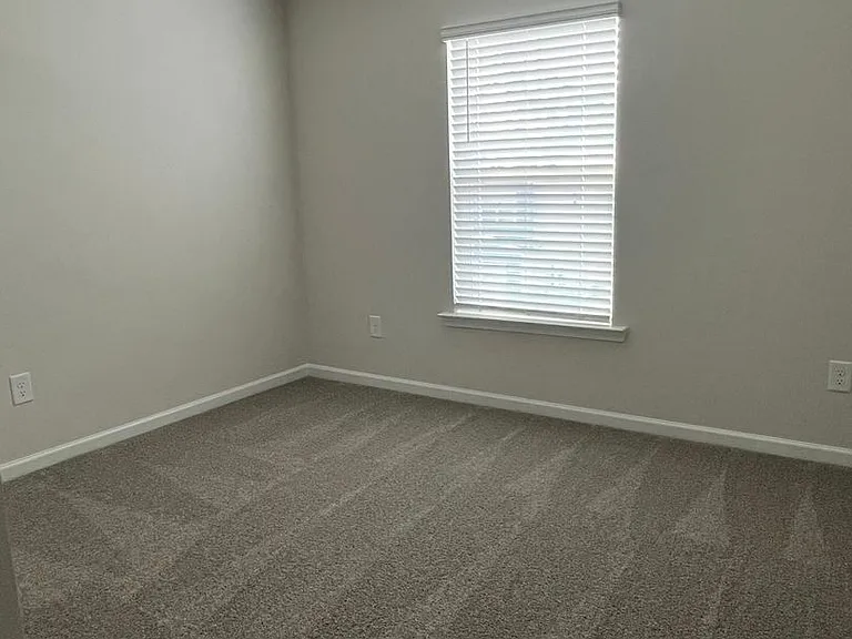 315 S Lake Ct — Photo 9