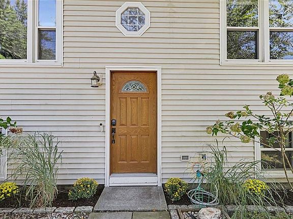 4th image of 38 Lakeview Dr