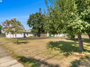 1675 NE Herrold Ct, Hillsboro, OR