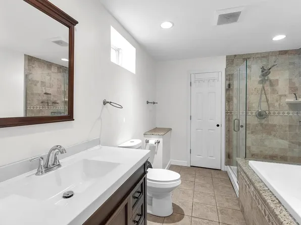 49 Van Buren St #2, Brentwood, NY 11717