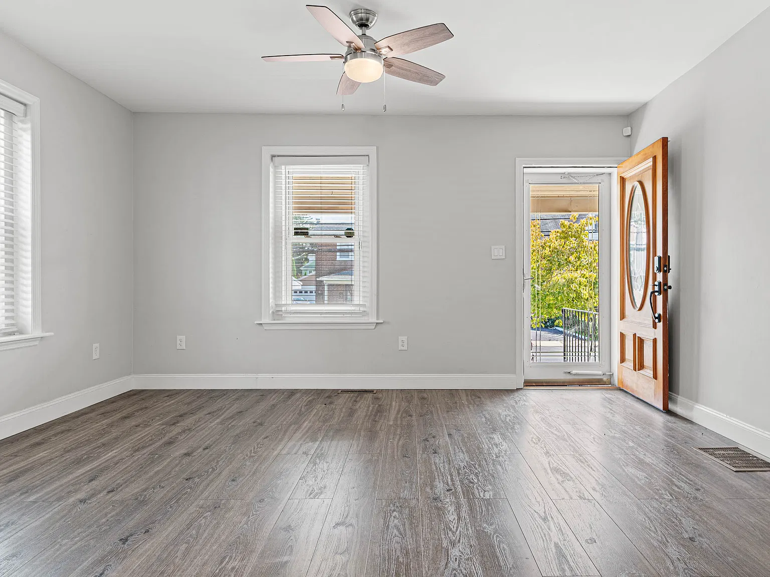 4 bed, 1.5 bath, 1714 sqft, $3,200 — Photo 3