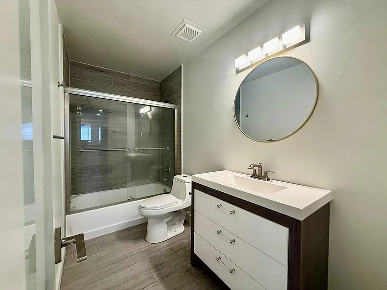 1215 NE 17th Ave #6 — Photo 3