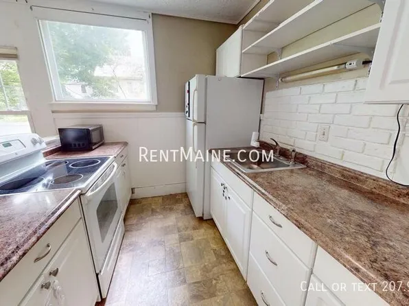 3 Newhall St APT 2, Fairfield, ME 04937