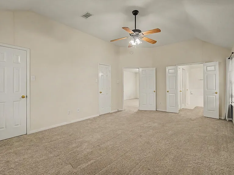 10840 Sycamore Dr N — Photo 29