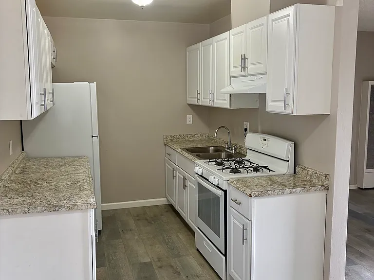 409 N Los Robles Ave #9 — Photo 1