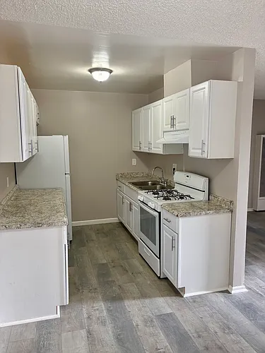 409 N Los Robles Ave #9 Photo 1
